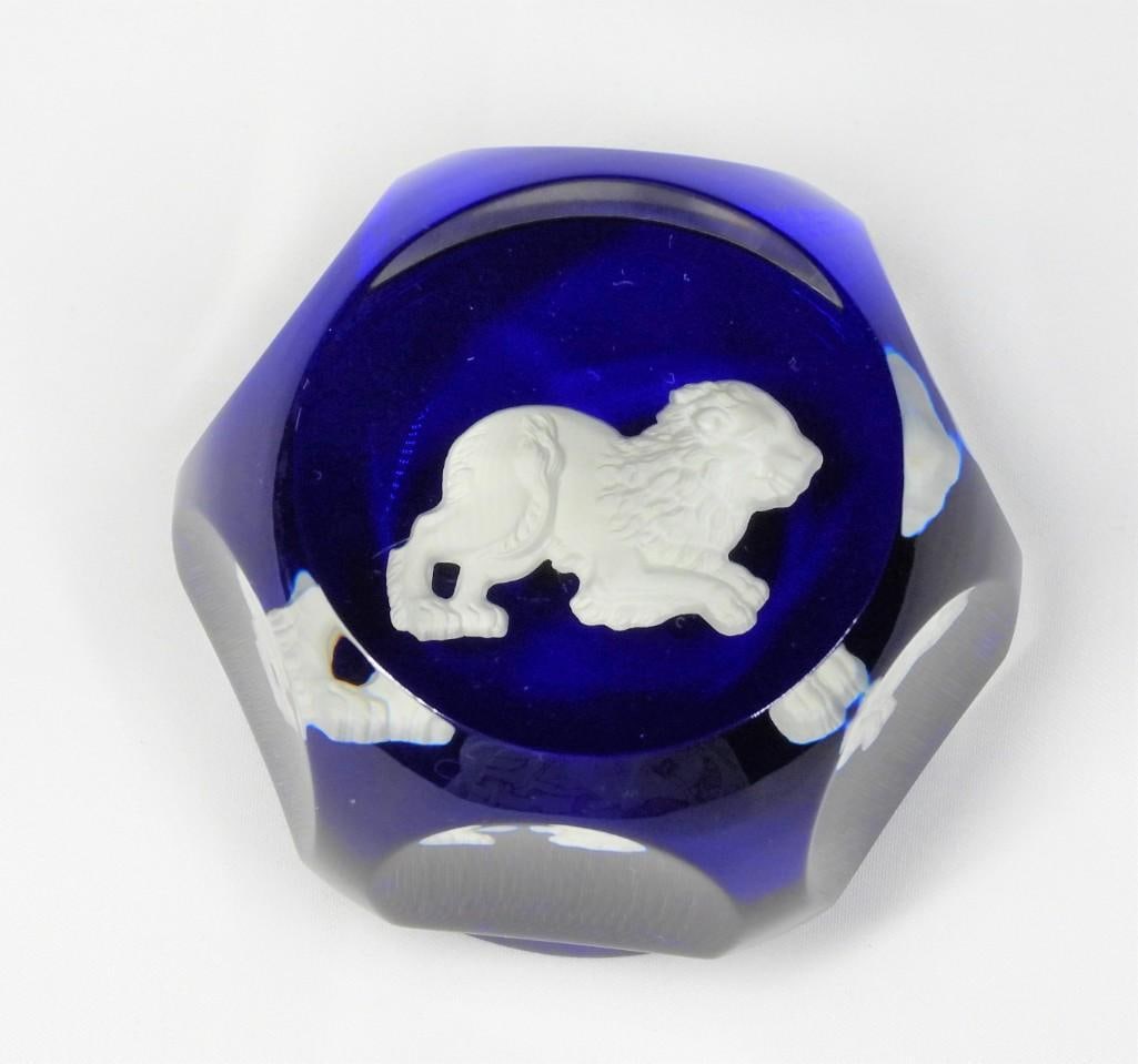 Paperweight with Leo zodiac symbol from Baccarat: Paperweight with zodiac symbol from Baccarat, signed with acid stamp Diameter 2 1/2 inches 