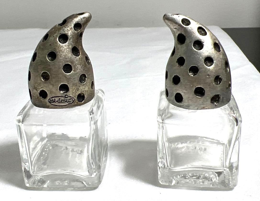 Set of Salt and Pepper Shakers - Silvie Goldmark (1 of 5)