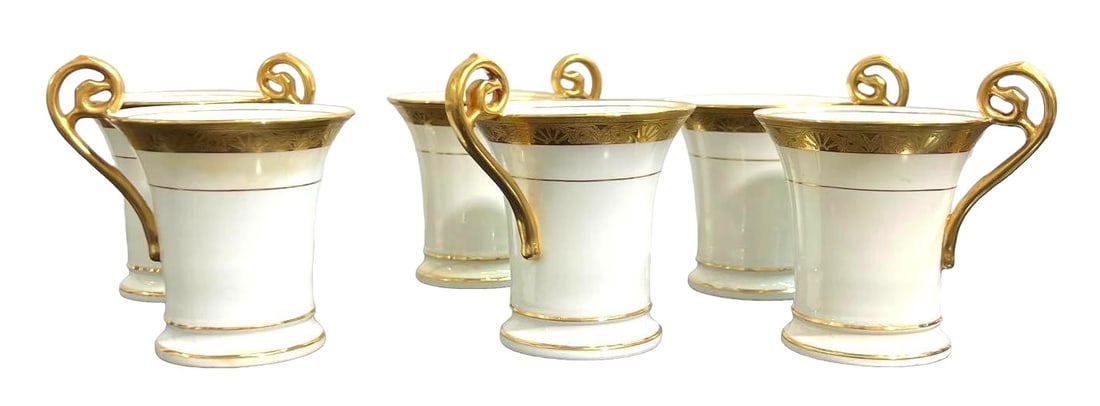 TIFFANY & CO. MINTONS, PORCELAIN CUPS: Minton's for Tiffany and Company, New York, 6 X cups DIMENSIONS: Height: 3.25 inch / 8,2 cm Top Diameter: 3.20 inch / 8 cm Base Diameter: 2.25 inch / 5,6 cm Shipping: Basel Auction Hous