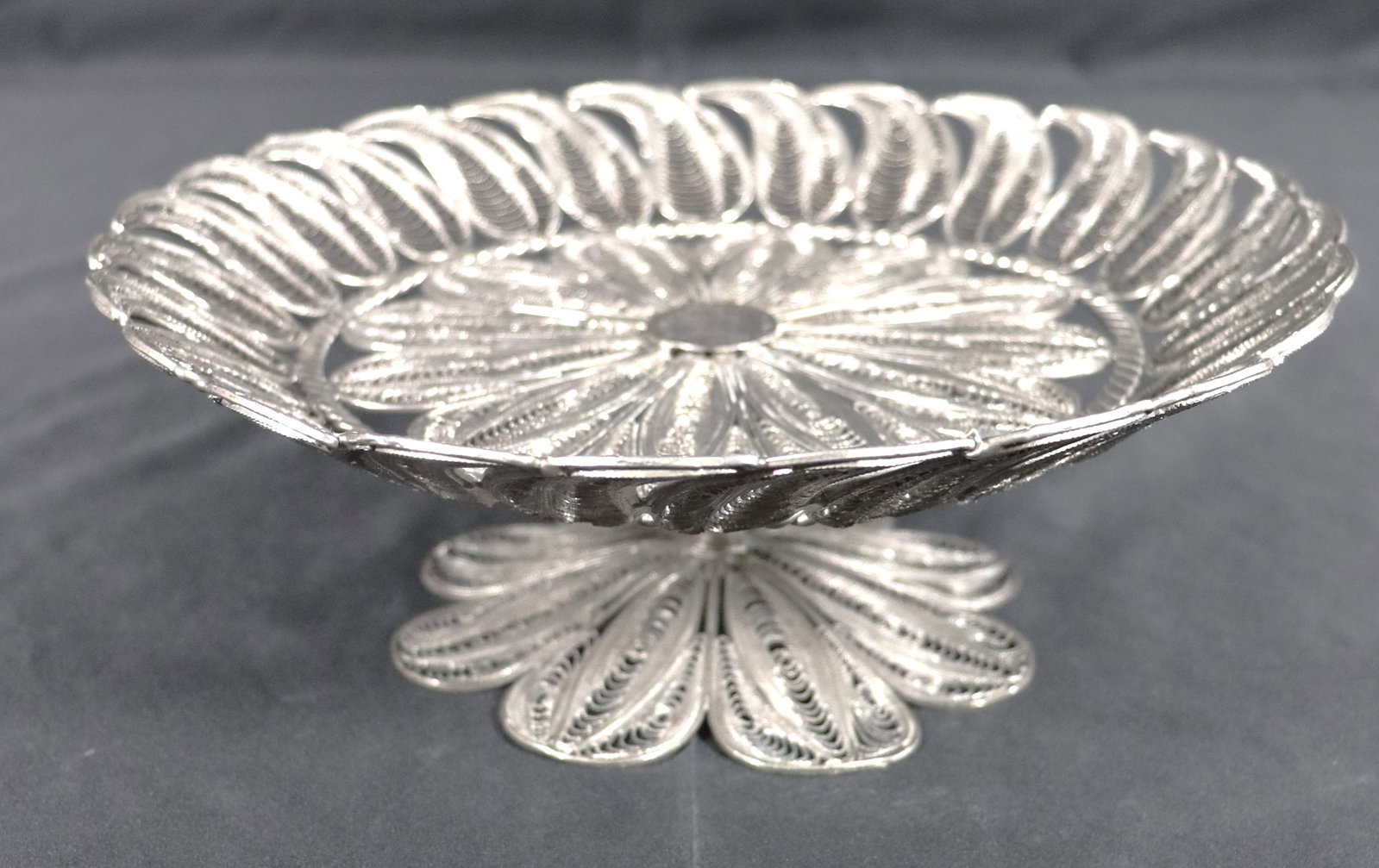 Vintage Ronac Handicraft Persian silver-plated footed Platter., featuring intricate wire filigree in: Vintage Ronac Handicraft Persian silver-plated footed Platter., featuring intricate wire filigree in a lace design DIMENSIONS: Height 3.15 inch / 8 cm 