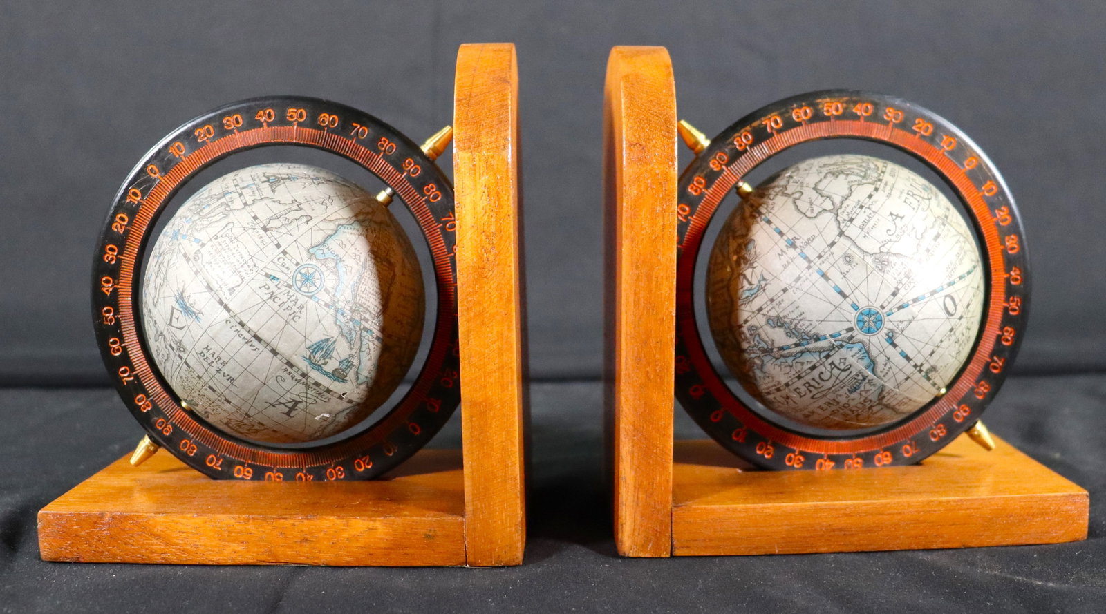 Vintage Rotating Globe Bookends: Vintage Rotating Globe Bookends DIMENSIONS for each one: Height: 5.90 inch / 14,8 cm 