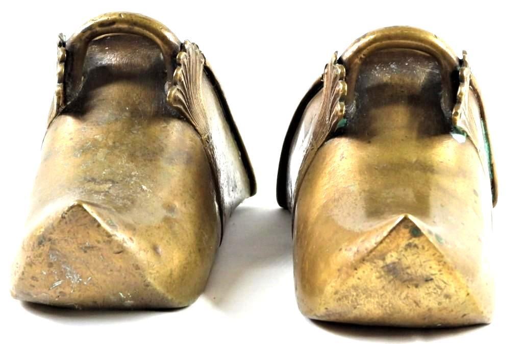 Brass Spanish Conquistador Stirrup Shoes: Brass Spanish Conquistador Stirrup Shoes. They have two triangular cut outs on each shoe for easy hanging DIMENSIONS each one: Height 4.75 inch / 11,5 cm &nbs