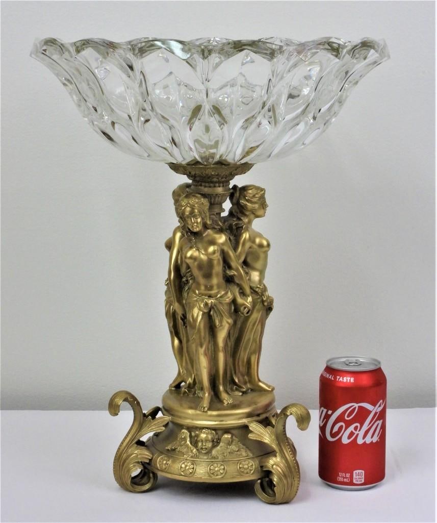 Crystal bowl on gilt bronze base - Bronze, Glass: Crystal bowl on gilt bronze base - Bronze, Glass Europe - A beautiful heavy glass/crystal bowl. Beautiful pattern, resting on a gilded bronze foot, depicting the three virgins, richly decorated 