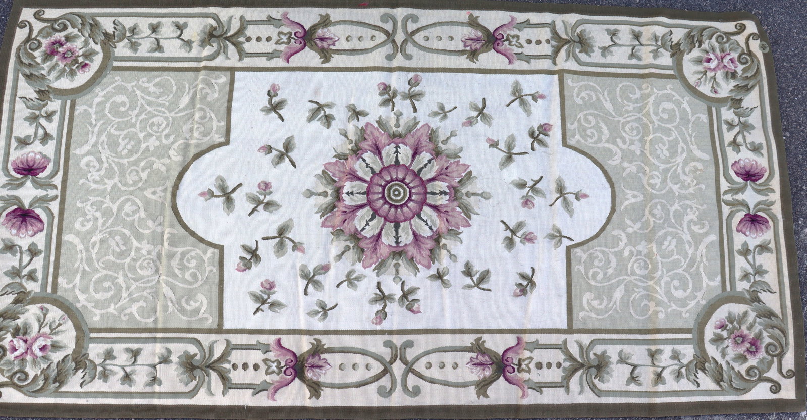 French Aubusson-style rug, a classic design known for its intricate floral patterns and central: French Aubusson-style rug, a classic design known for its intricate floral patterns and central medallions DIMENSIONS: Height: 71 inch / 180,5 cm 