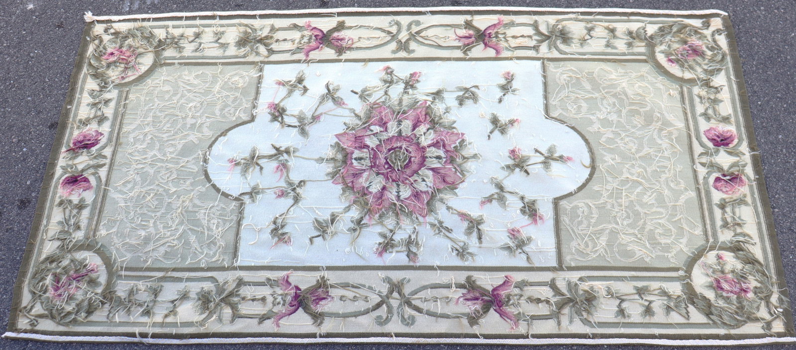 French Aubusson-style rug, a classic design known for its intricate floral patterns and central: French Aubusson-style rug, a classic design known for its intricate floral patterns and central medallions DIMENSIONS: Height: 71 inch / 180,5 cm 