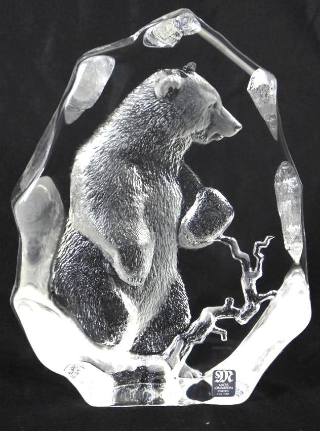 GRIZZLY BEAR: GRIZZLY BEAR Artist: Mats Jonasson Manufactured at Mats Jonasson Crystal Studios in Maleras, Sweden Swedish sculptor Mats Jonasson's enthusiastic devotion to wildlife is readily evide