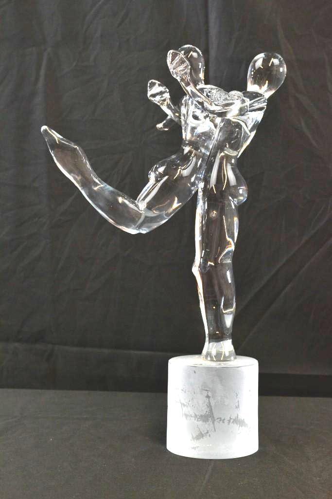Renato Anatra Murano Glass Sculpture Dancers: Renato Anatra Murano Glass Sculpture "Dancers". Renato Anatra (Born 1943) Italy. A Murano Venetian Italian art glass statue. A figural work in clear glass set on frosted glass plinth. Depict