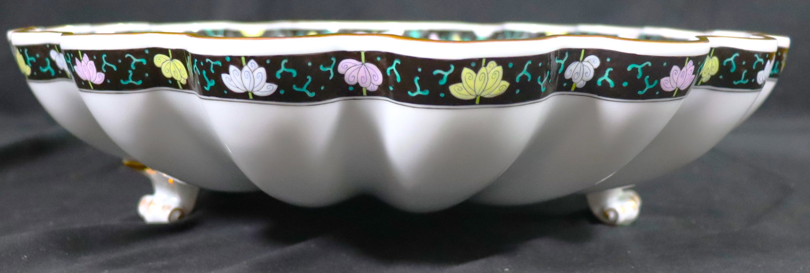 HEREND 'BLACK DYNASTY' PORCELAIN SHELL DISH - 10