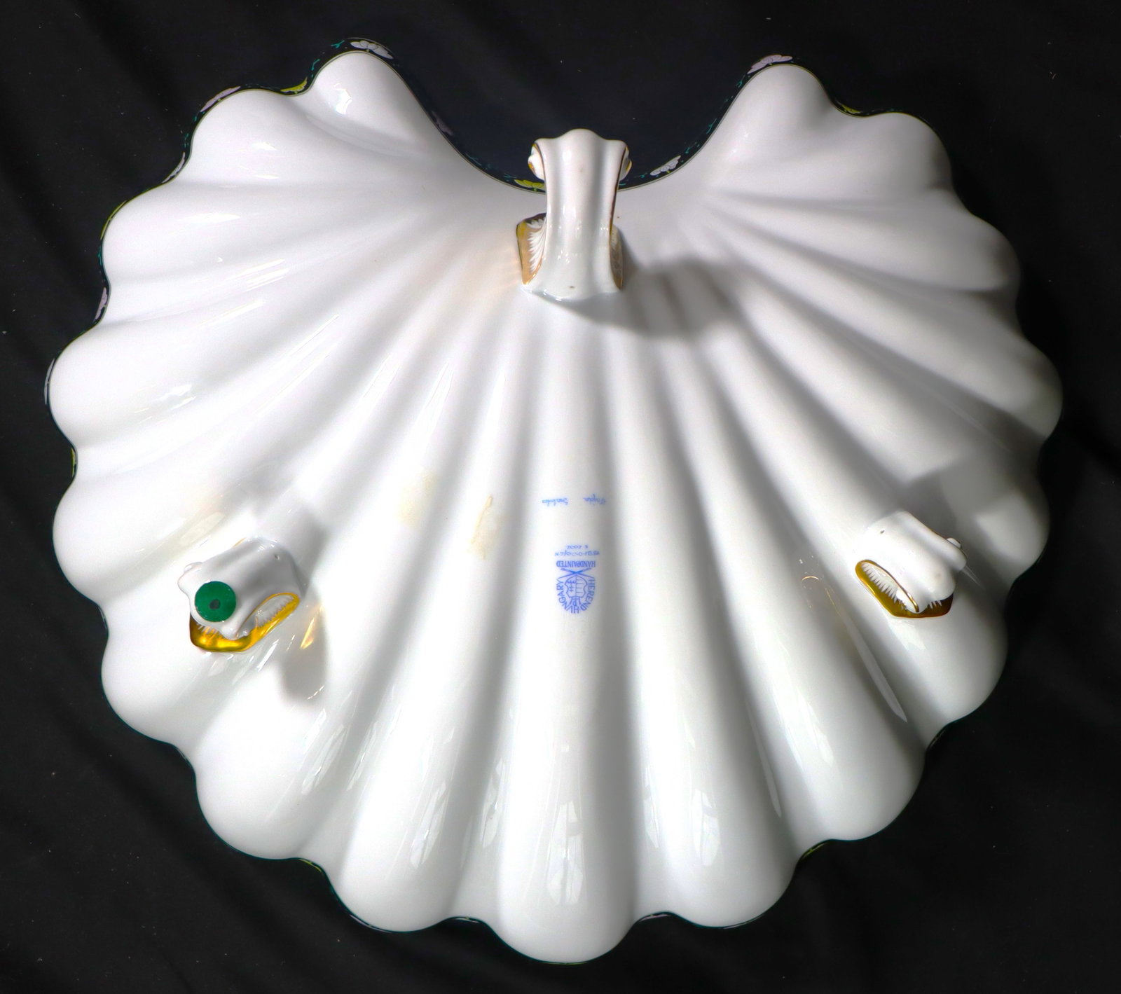 HEREND 'BLACK DYNASTY' PORCELAIN SHELL DISH - 12