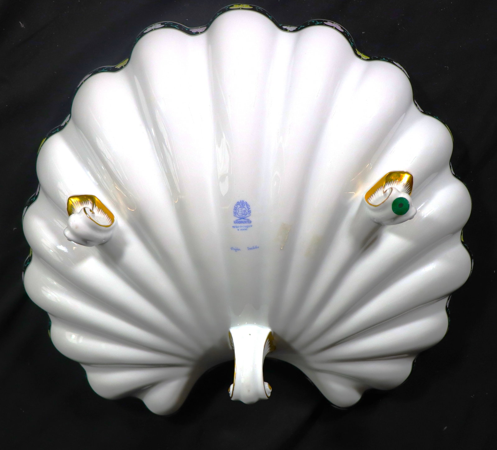HEREND 'BLACK DYNASTY' PORCELAIN SHELL DISH - 13