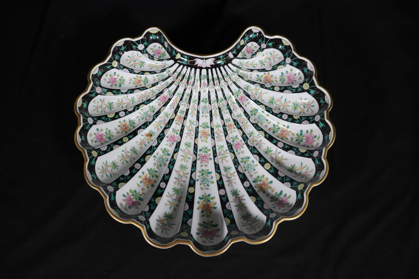 HEREND 'BLACK DYNASTY' PORCELAIN SHELL DISH - 3
