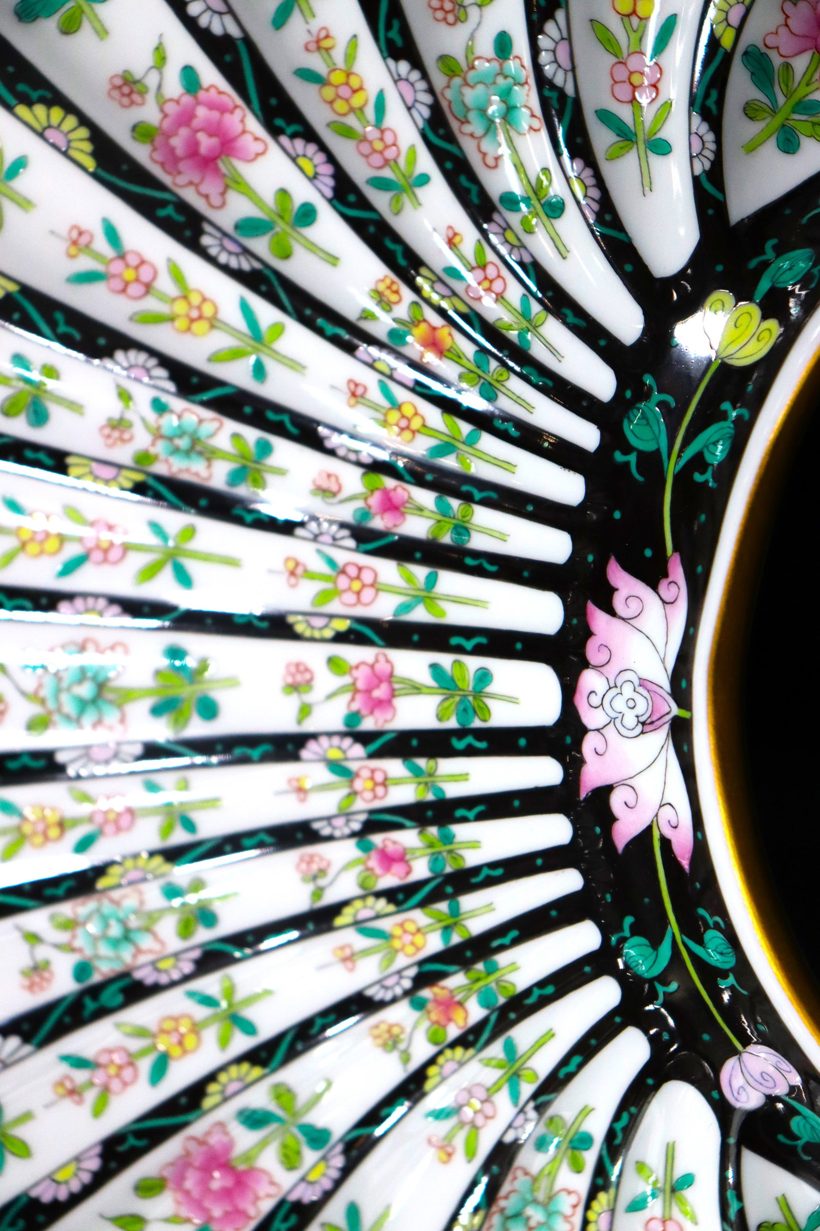 HEREND 'BLACK DYNASTY' PORCELAIN SHELL DISH - 5