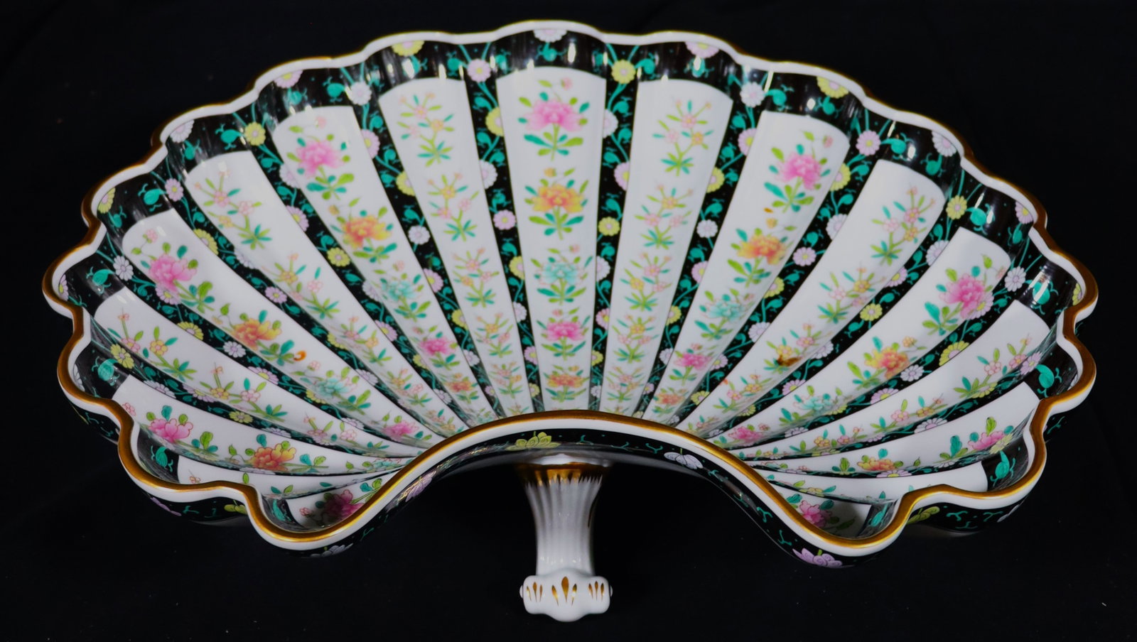 HEREND 'BLACK DYNASTY' PORCELAIN SHELL DISH - 8