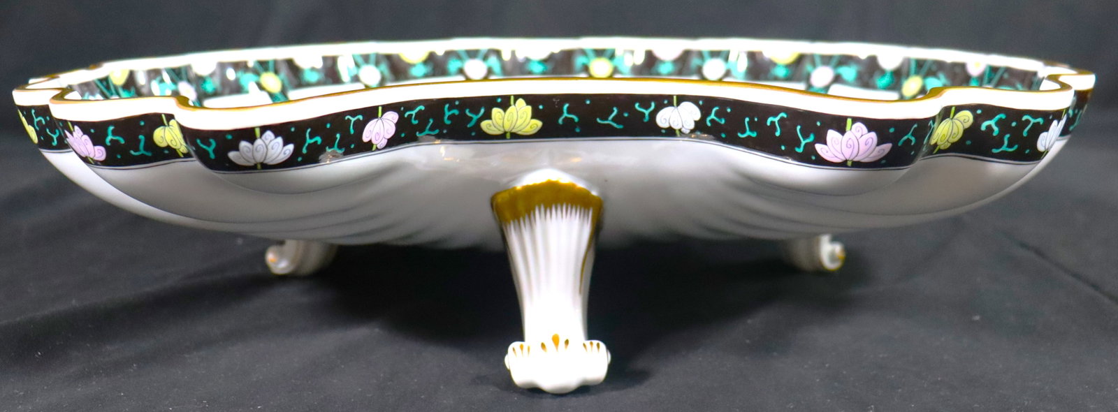 HEREND 'BLACK DYNASTY' PORCELAIN SHELL DISH - 9