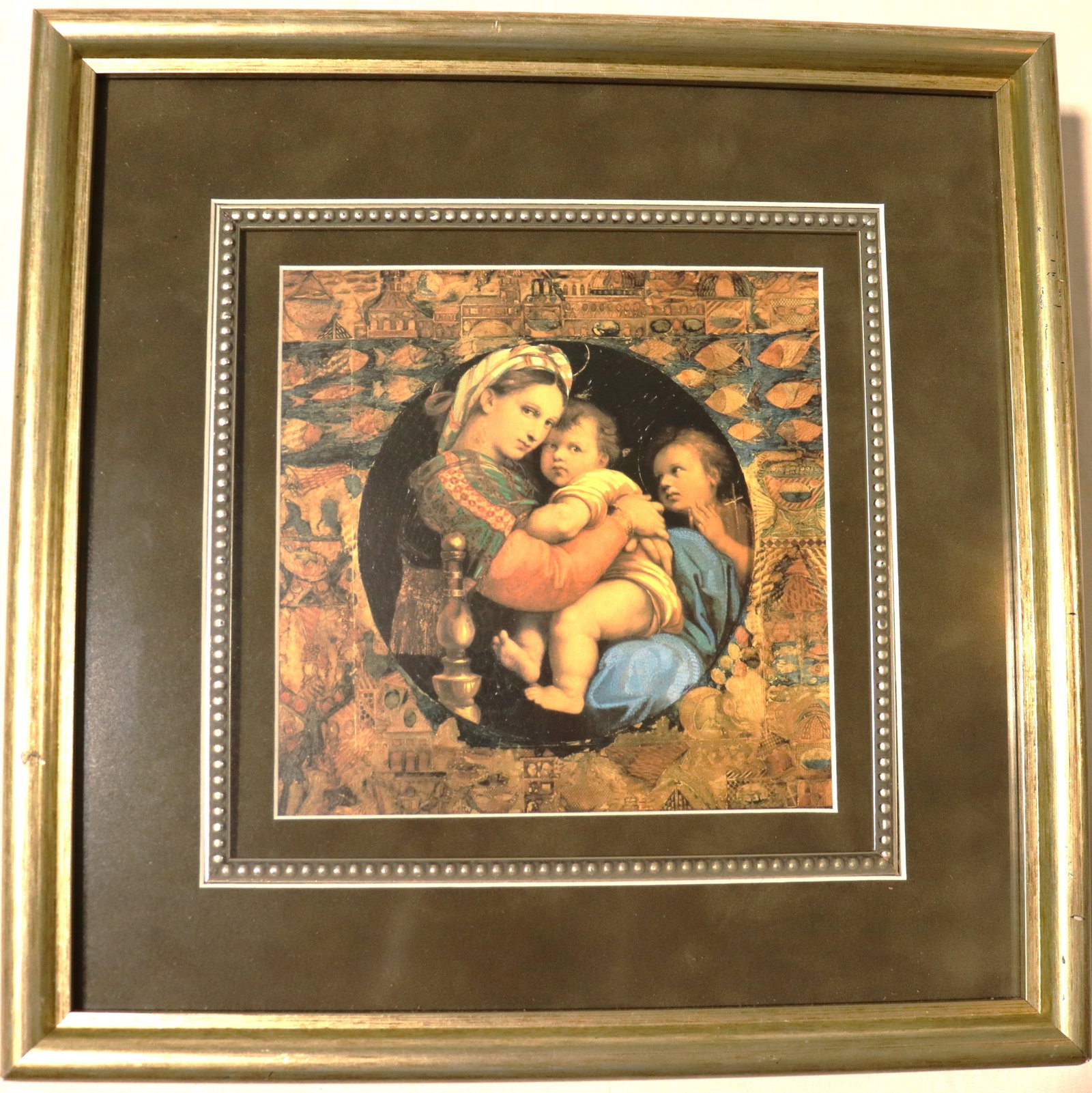 Framed print of the famous painting "Madonna della Seggiola" (1 of 5)