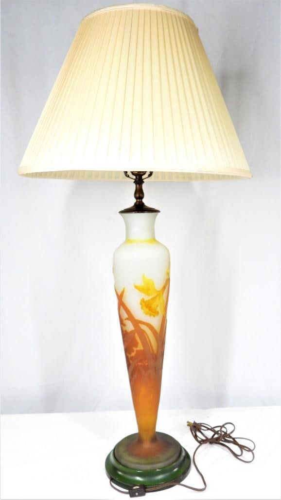 20th Century Charming French Art Deco Glass Cameo Table Lamp in Galle Style: 20th Century Charming French Art Deco Glass Cameo Table Lamp in Galle Style, After GalleDIMENSIONS: Height 39 inch / 99 cmDiameter of the Base: 7.50 inch / 19 cmShipping: Basel Auction House will refe