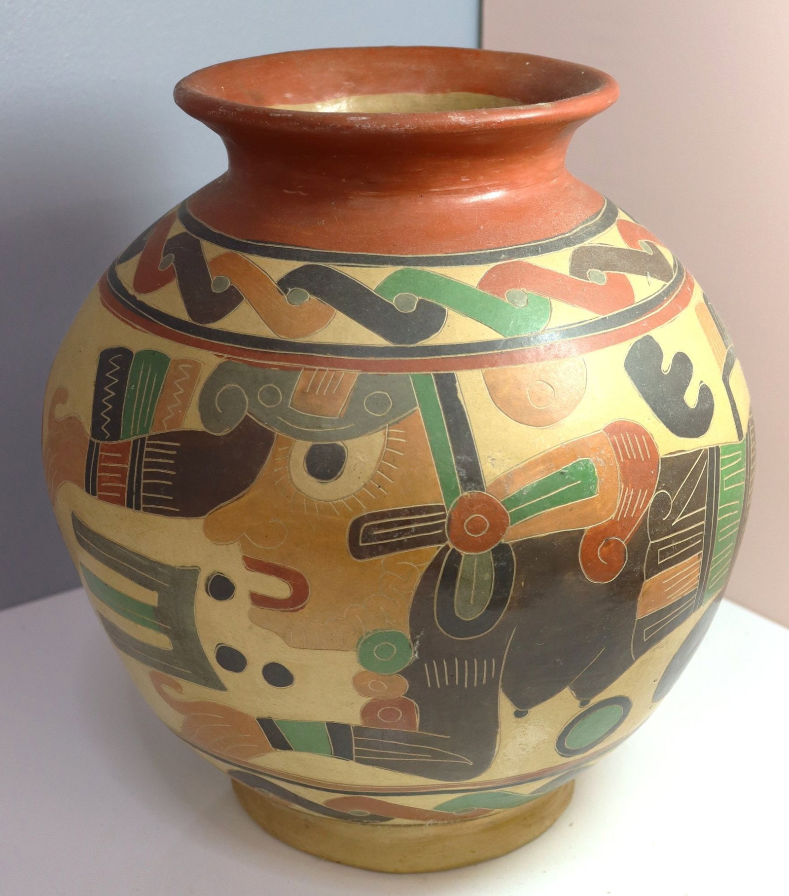 Nicaraguan Pedro Manuel Guerrero Lopez Hand-Paint: This exquisite ceramic jar, originating from San Juan de Oriente, Nicaragua, is a testament to the rich artistic traditions of the region. Hand-painted by Pedro Manuel Guerrero Lopez, the globular ves