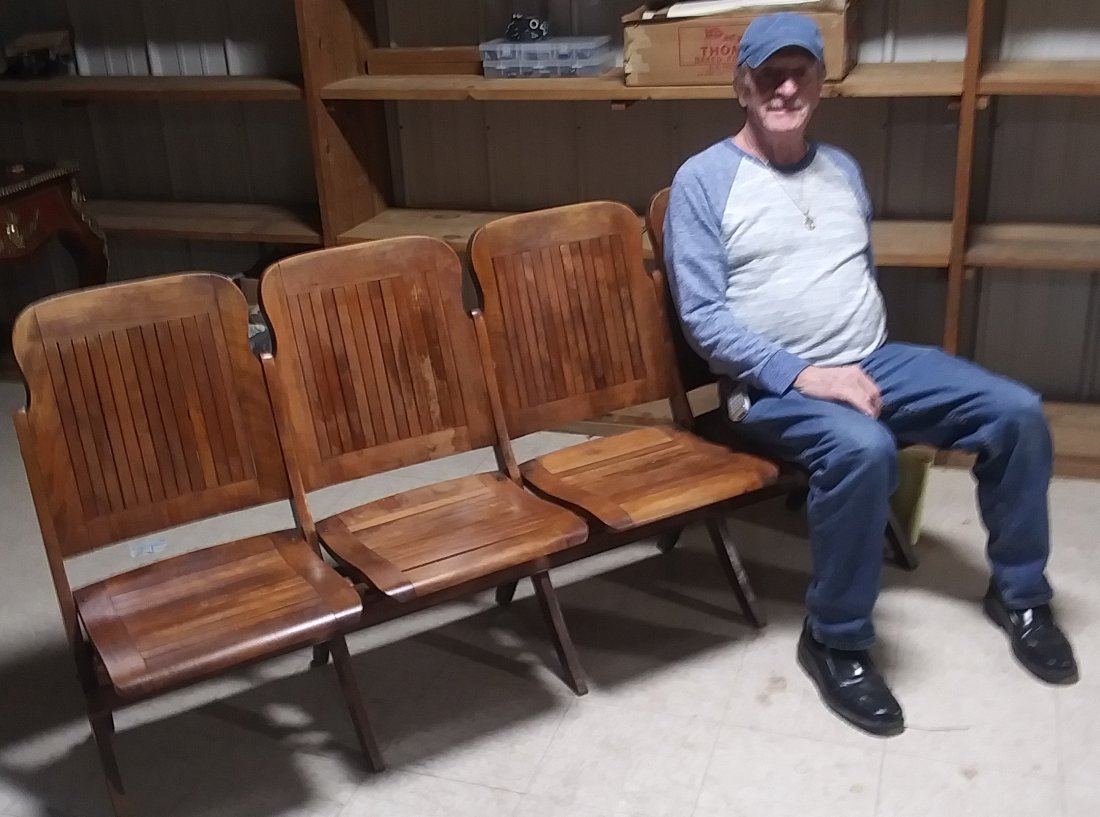 4 folding chairs attached (1 of 2)