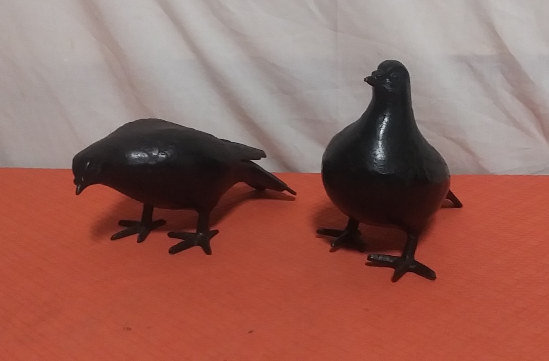 2 cast iron pigeons in black paint (1 of 5)