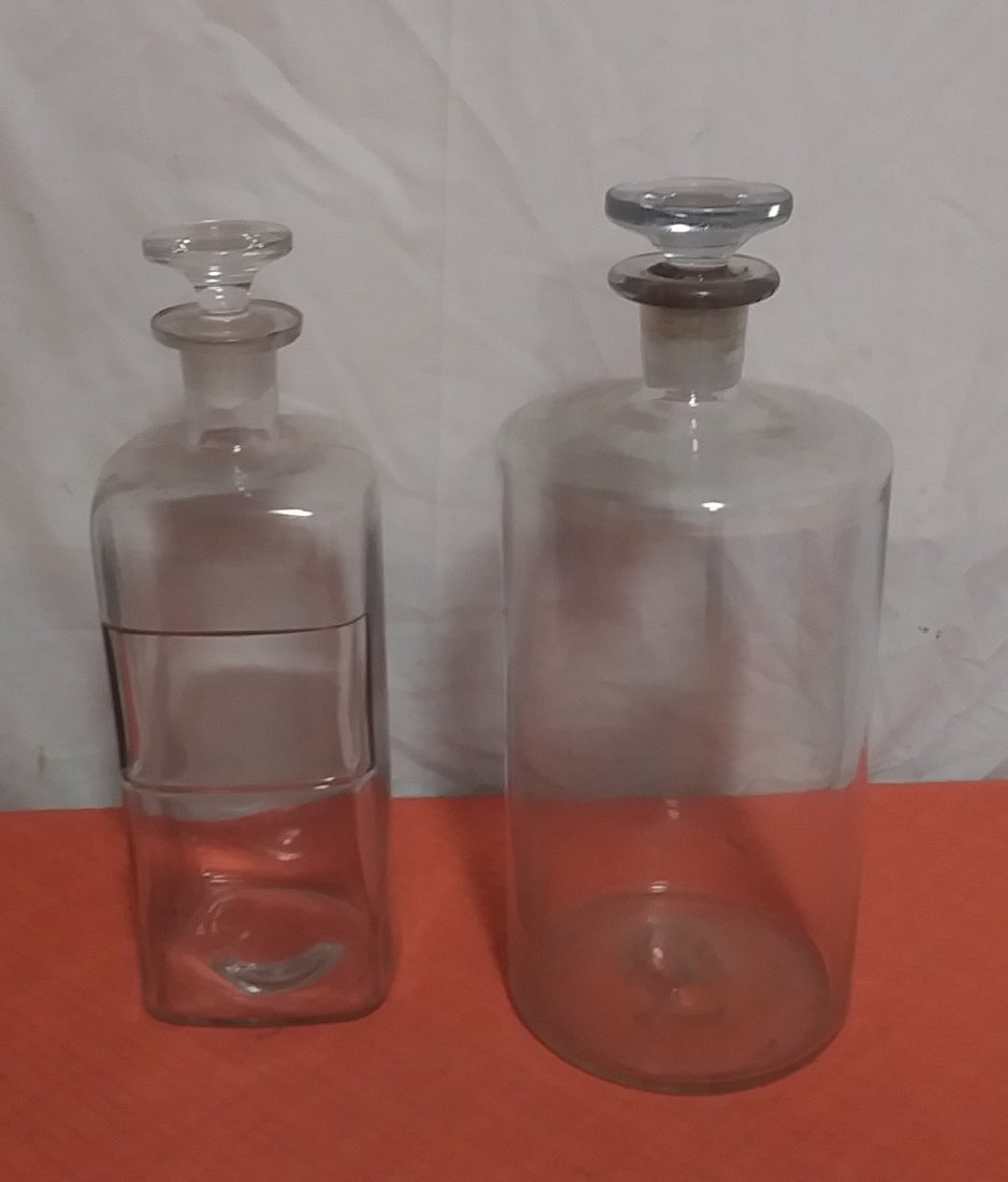 2 clear apothecary bottles with stoppers (1 of 4)