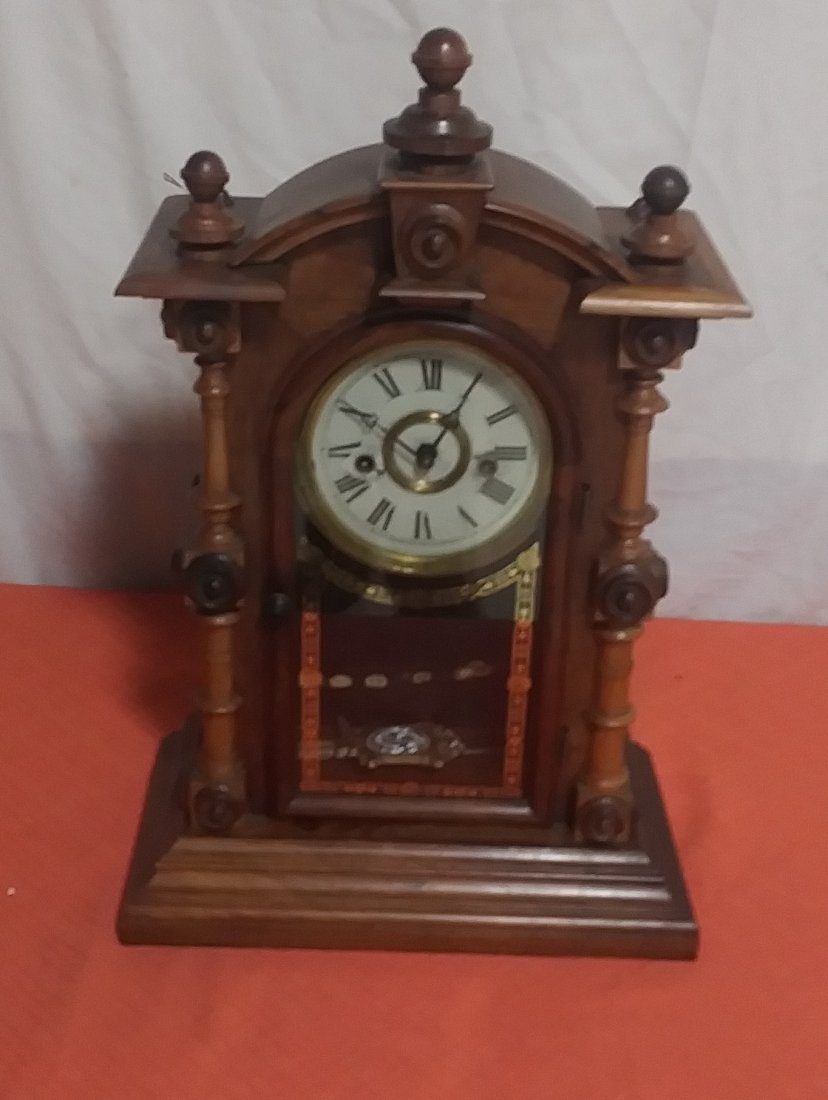 Welsh Pettie clock 8 day time and strike running (1 of 3)