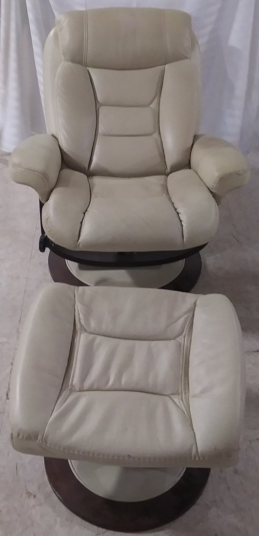 Gravity Recliner and ottoman polyfiber blend: Gravity Recliner and ottoman polyfiber blend. Very nice condition