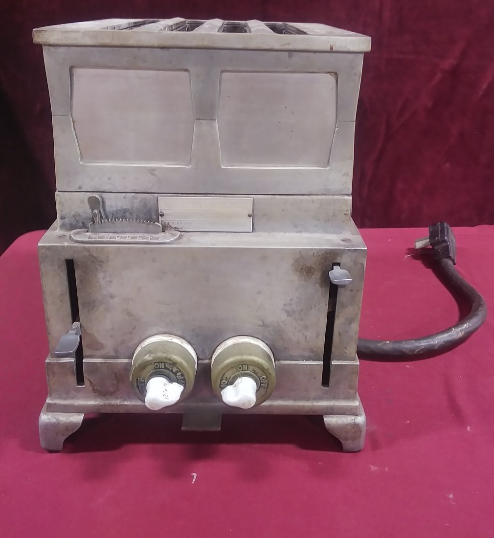Toastmaster model I-F-I 8 slice toaster: Toastmaster 8 slice toaster 16 in High 13 in wide