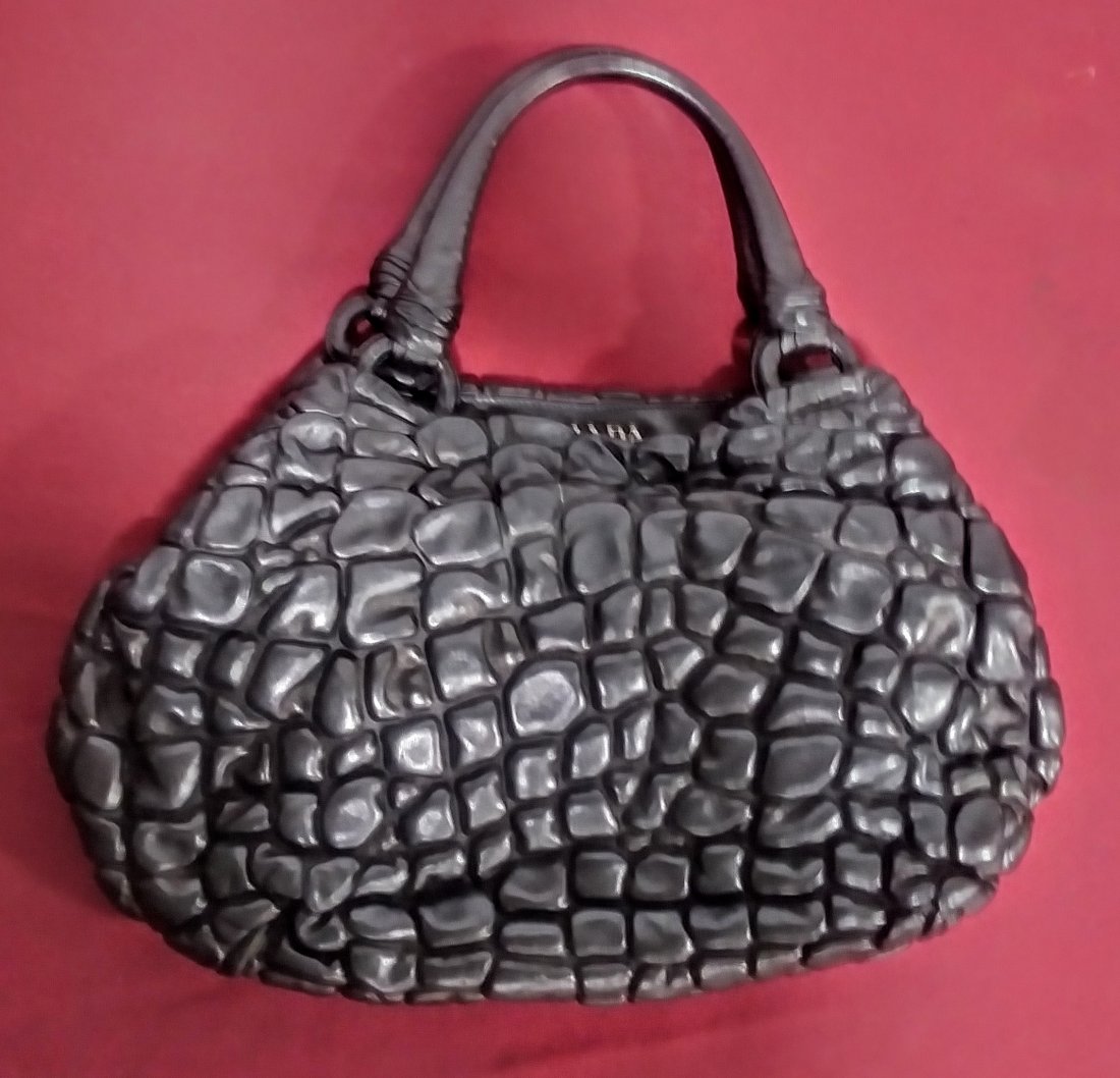 Black Prada bag bubbly leather: Black Prada bag/ pocketbook bubbly leather