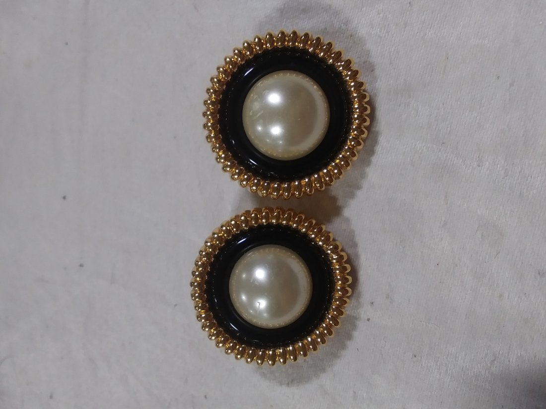 Chanel Black gold tone and pearl colored Clip On: Chanel Black gold tone and pearl colored Clip On Earrings