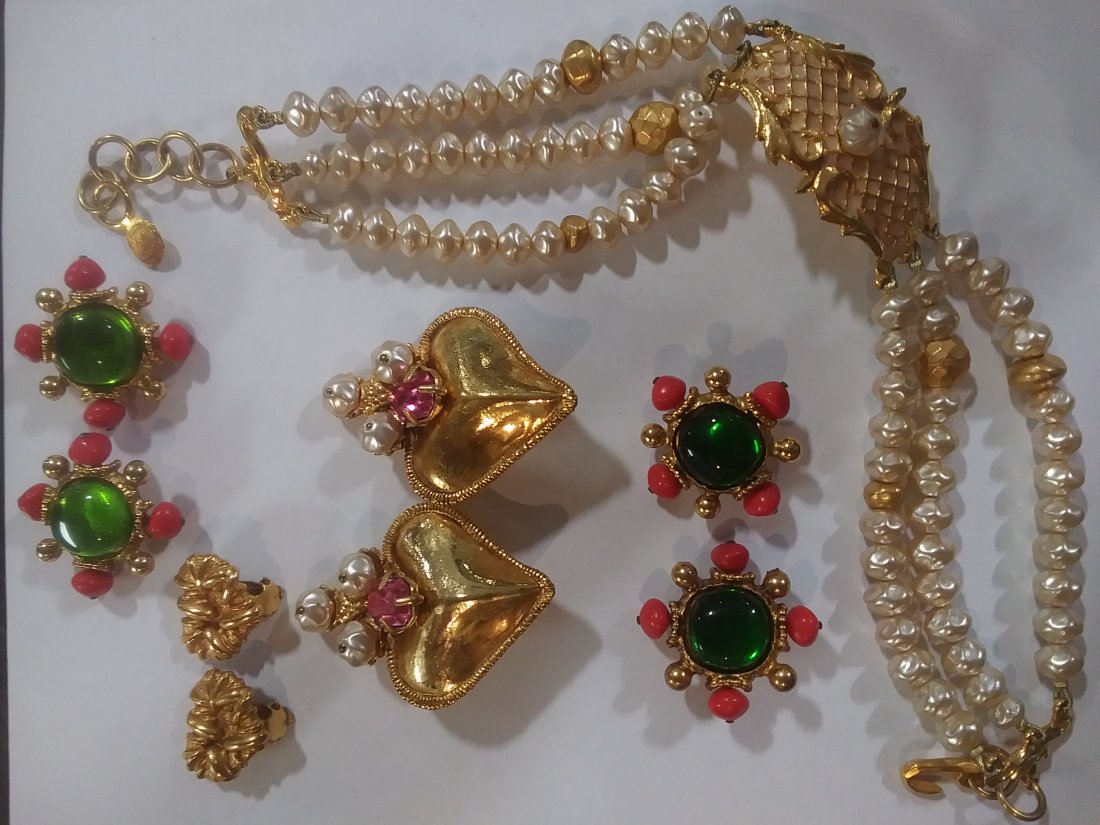 Lot of 5 pieces of Christian LaCroix jewelry: Lot of 5 pieces of Christian LaCroix jewelry. 1 necklace 4 pairs clip-on Earrings