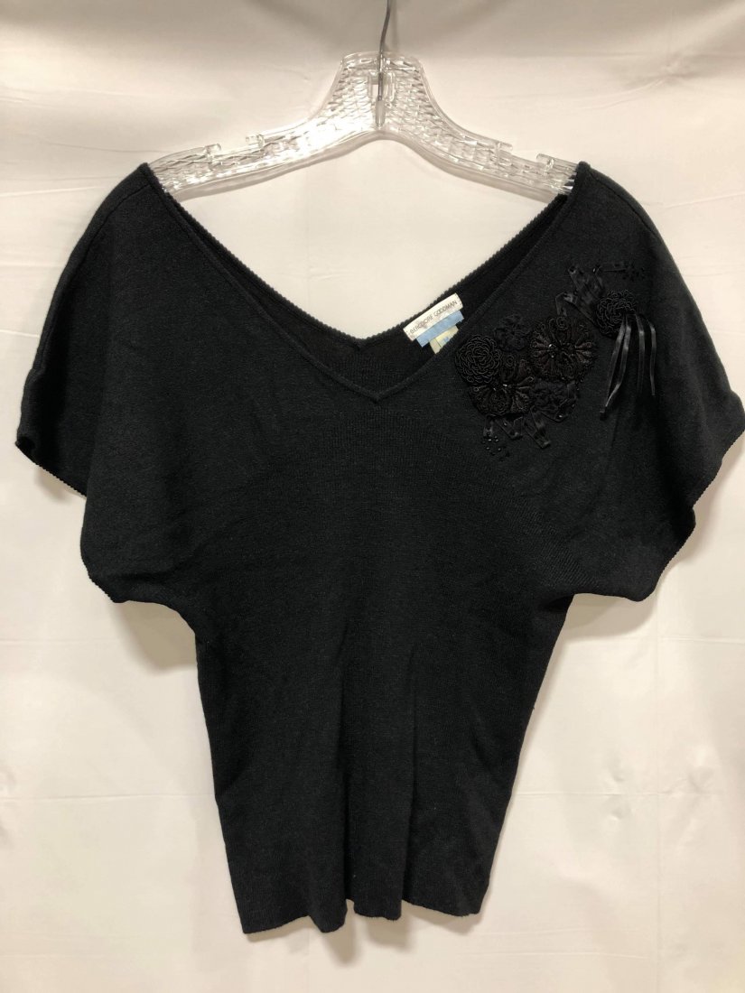 Bergdorf Goodman black sweater size Medium: Bergdorf Goodman black sweater size Medium