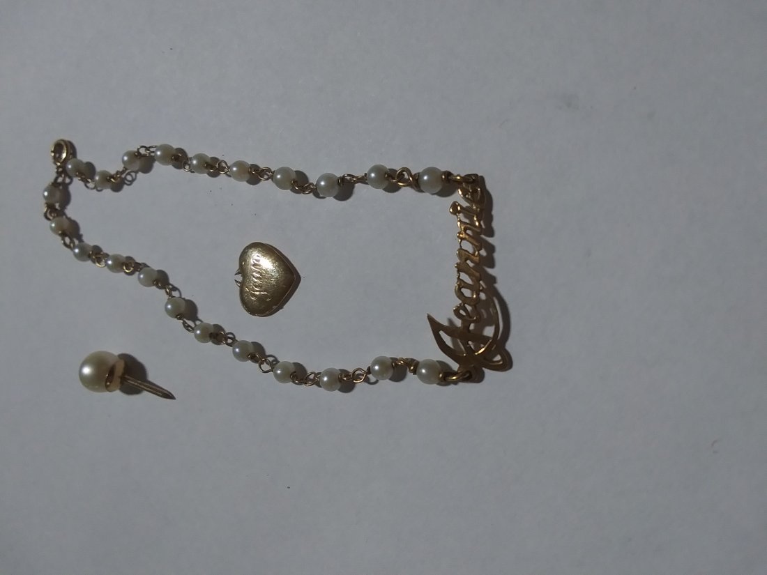 3 pieces 14kt gold jewelry lot: 3 pieces 14kt gold jewelry lot bracelet, broken charm, tie tack