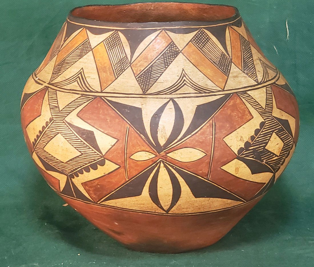 Acoma Pot 9.5 in (1 of 2)