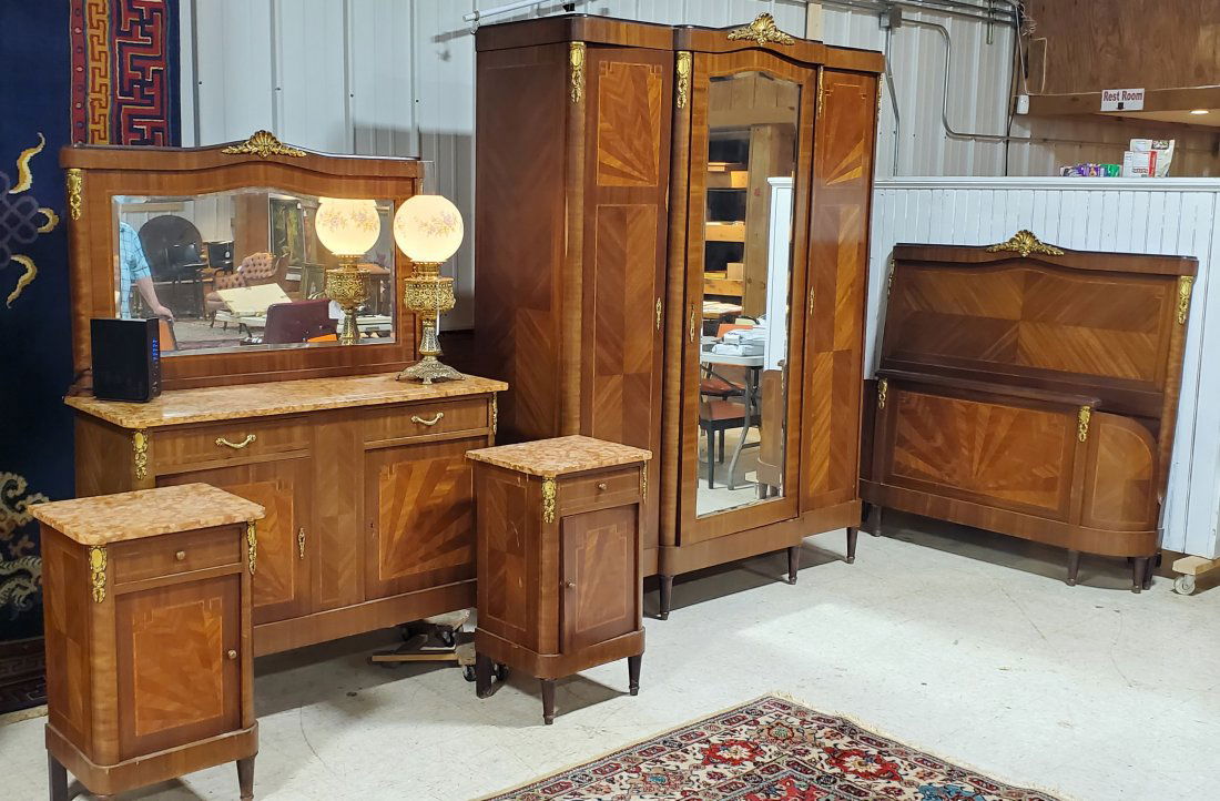 French Provencial Marbletop Bronze Mounts bedroom set (1 of 5)