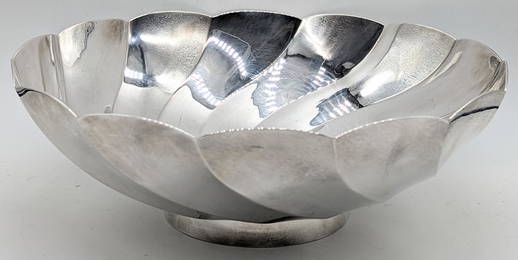 A large Japanese Okubo silver bowl, marked to base