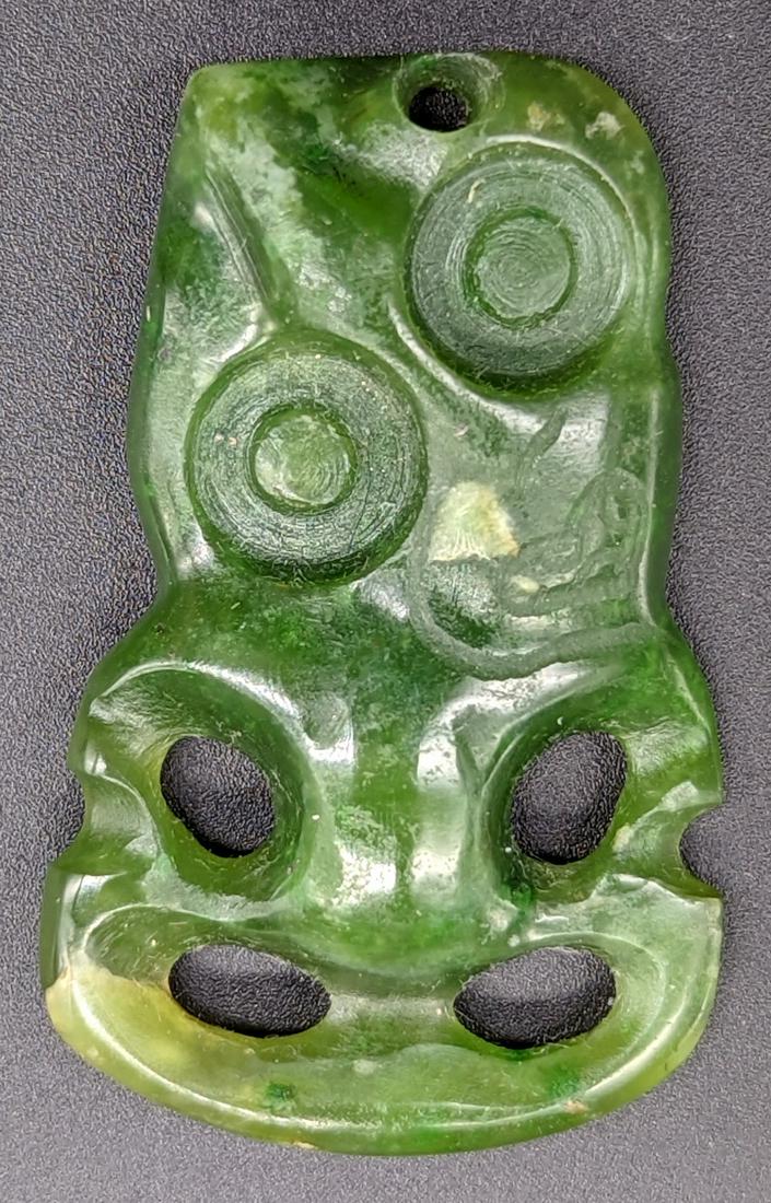 A New Zealand Maori nephrite jade Hei-Tiki, 4cm x 2cm: A New Zealand Maori nephrite jade Hei-Tiki, 4cm x 2cm