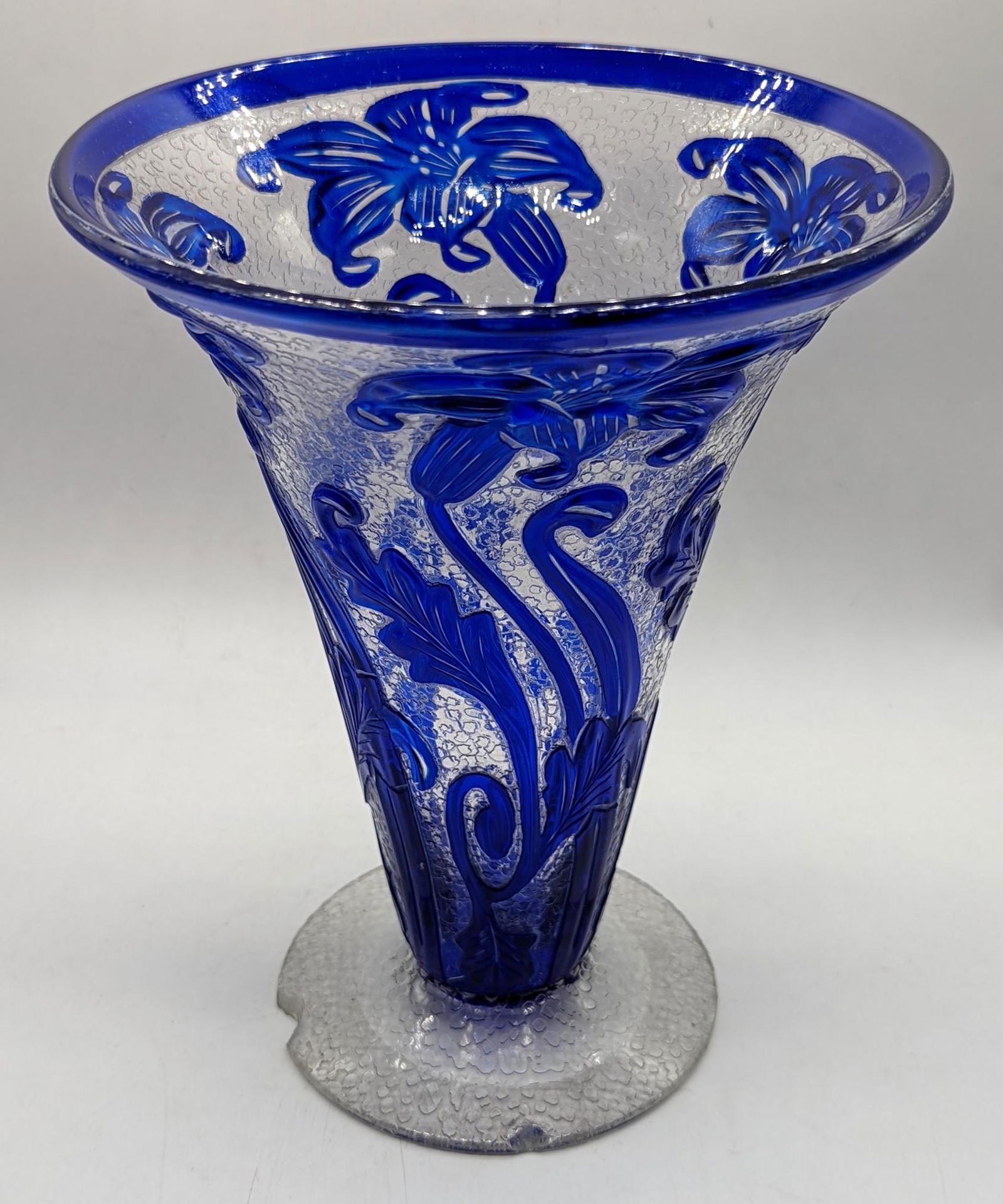 A Thomas Webb & Sons blue fleur glass vase, H.23cm: A Thomas Webb & Sons blue fleur glass vase, H.23cm
