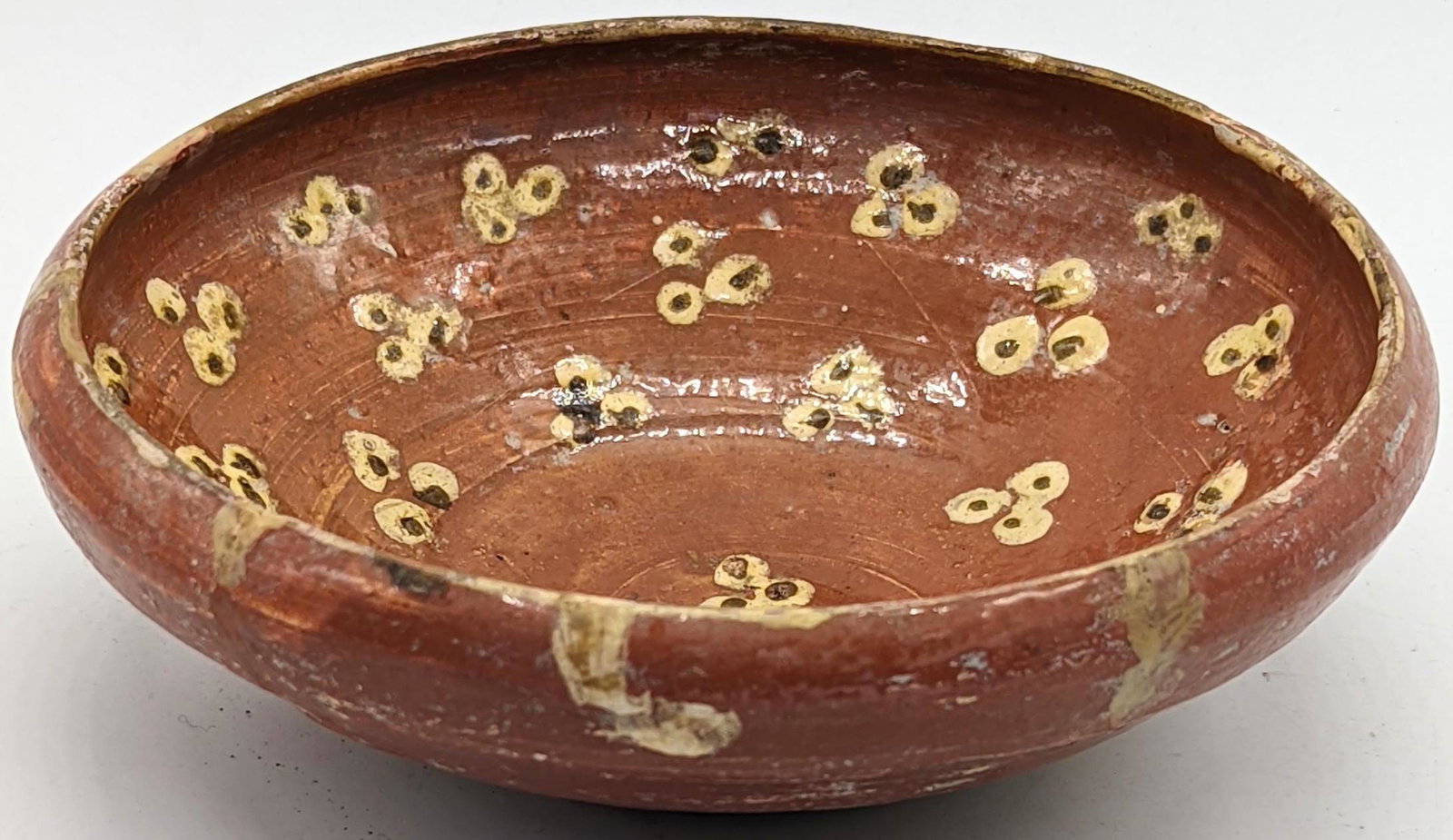A rare 17th century Ottoman chanakkale bowl with a cintamani motif, H.5cm D.15cm (1 of 4)