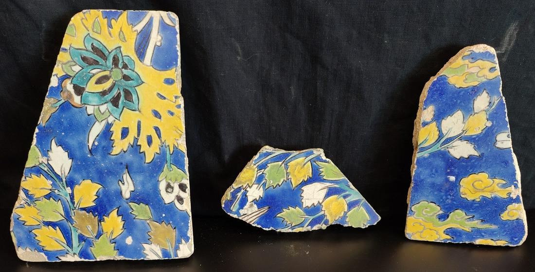 Three 17th century Persian Safavid glazed tile fragments, L.25cm (largest): Three 17th century Persian Safavid glazed tile fragments, L.25cm (largest)