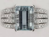 An aquamarine ring, 4.43cts emerald cut, mounted on platinum with VS diamonds approx 0.6cts