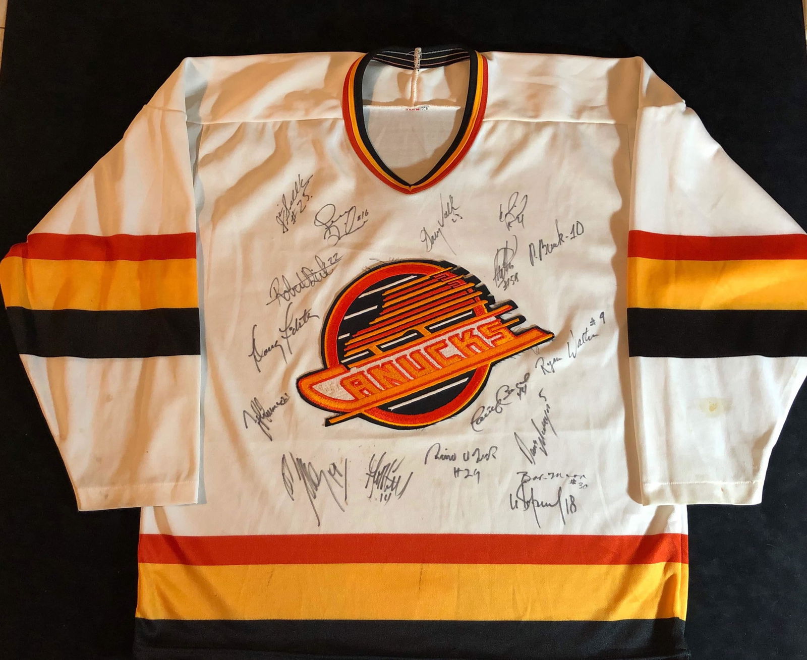 team signed canucks jersey