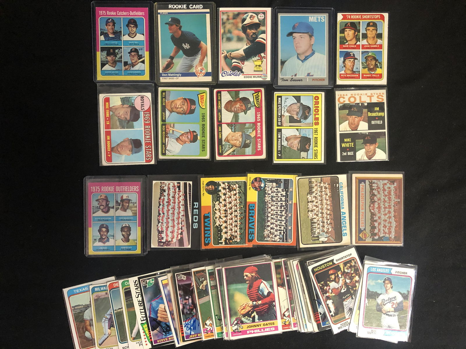 VINTAGE BASEBALL TRADING CARDS LOT (1 of 1)