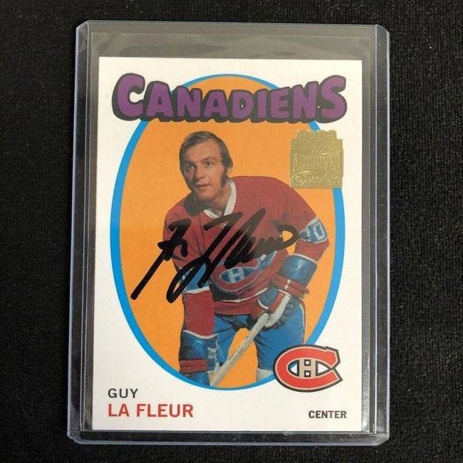 GUY LAFLEUR SIGNED VINTAGE CANADIENS HOCKEY CARD: GUY LAFLEUR SIGNED VINTAGE CANADIENS HOCKEY CARD