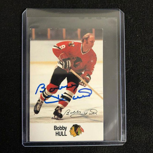 BOBBY HULL SIGNED VINTAGE HOCKEY CARD (1 of 1)