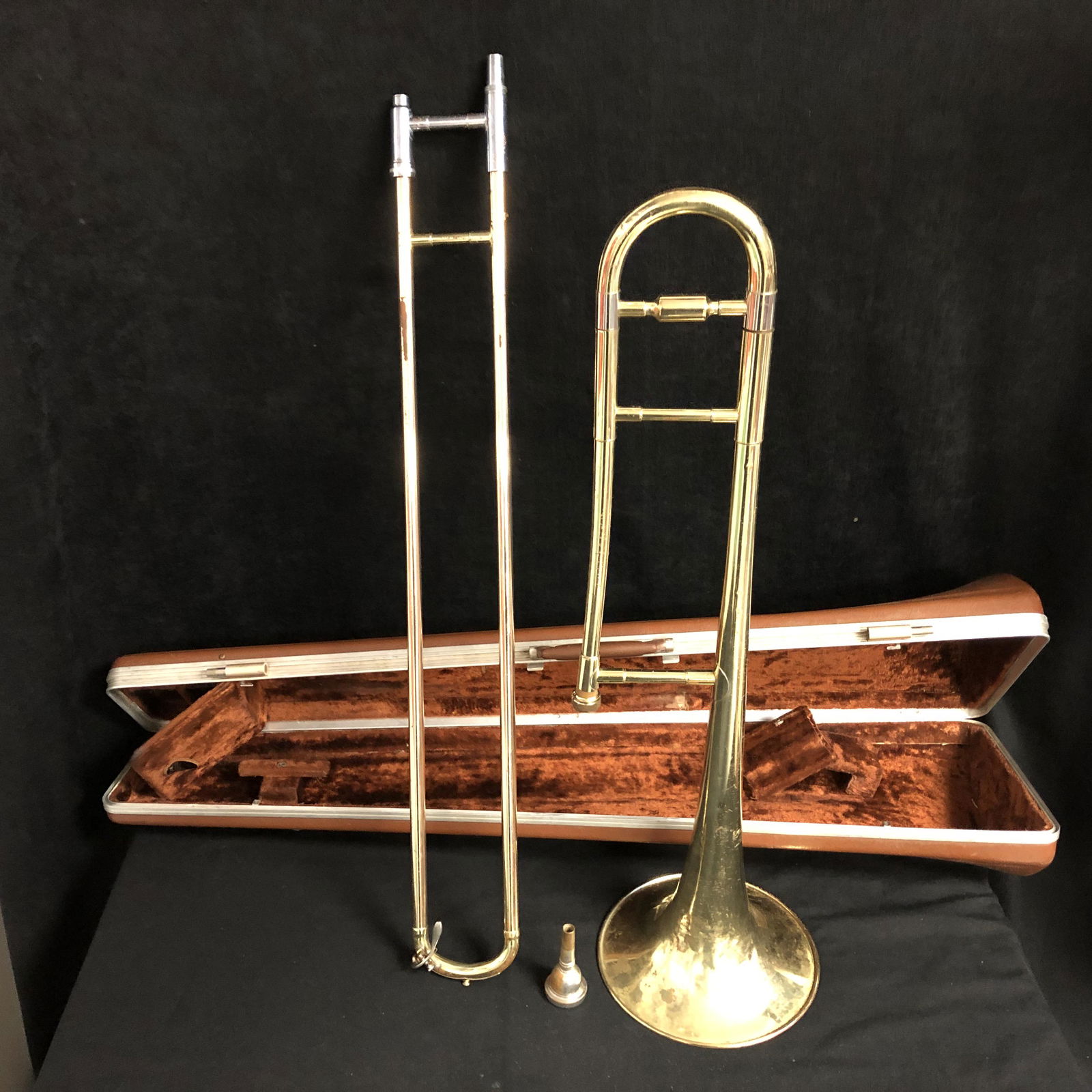 TROMBONE W/ MOUTHPIECE & CARRYING CASE (1 of 2)