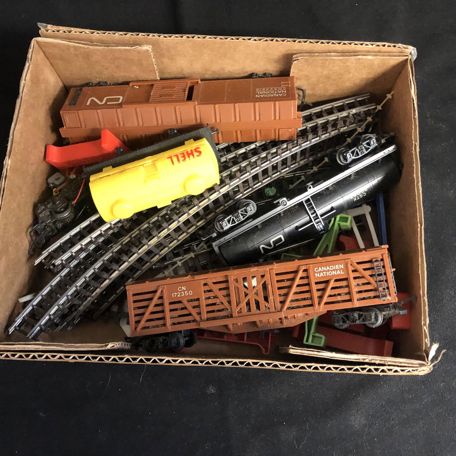 VINTAGE LIONEL TRAIN SET (1 of 1)