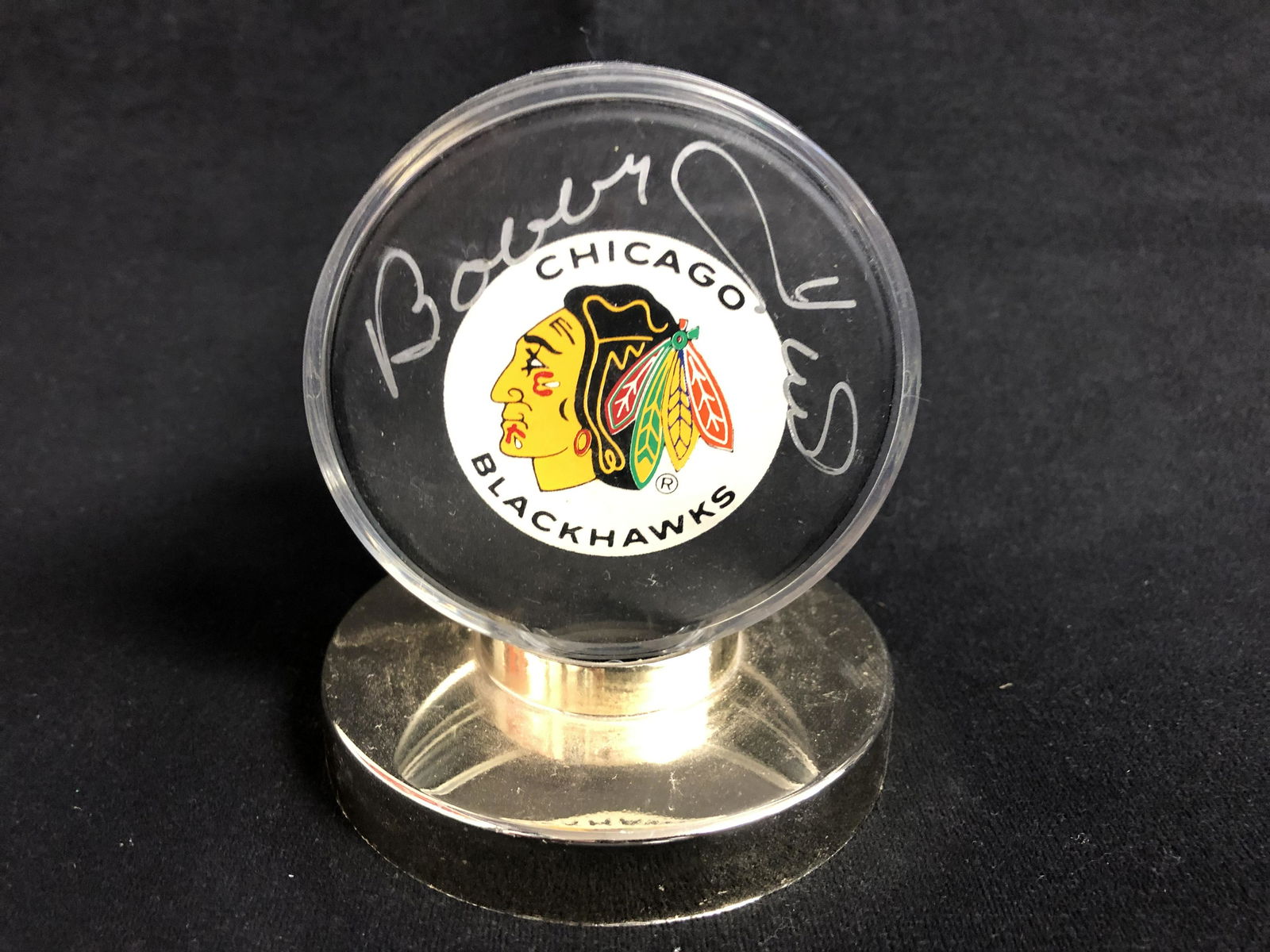 BOBBY HULL SIGNED BLACK HAWKS HOCKEY PUCK (1 of 1)