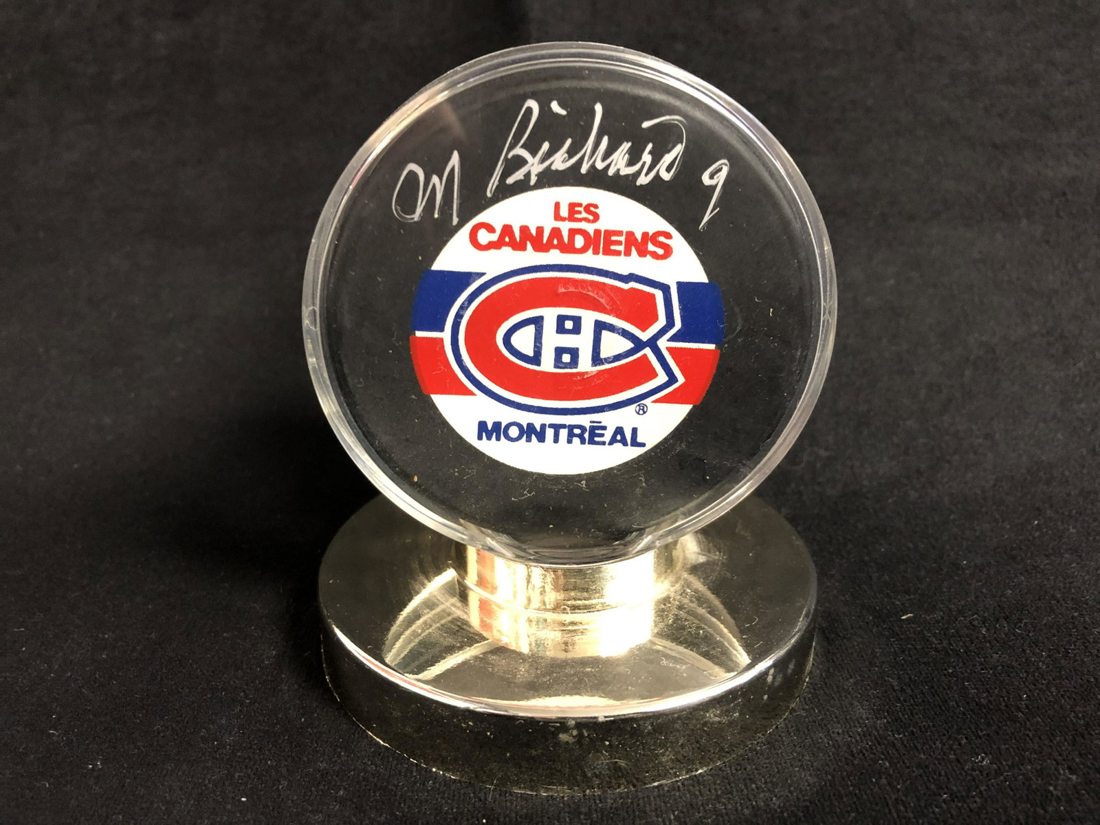 MAURICE RICHARD SIGNED CANADIENS HOCKEY PUCK: MAURICE RICHARD SIGNED CANADIENS HOCKEY PUCK