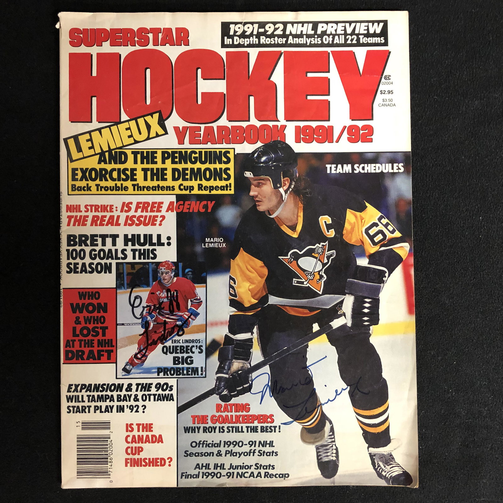 ERIC LINDROS/ MARIO LEMIEUX SIGNED HOCKEY YEARBOOK: ERIC LINDROS/ MARIO LEMIEUX SIGNED HOCKEY YEARBOOK COVER