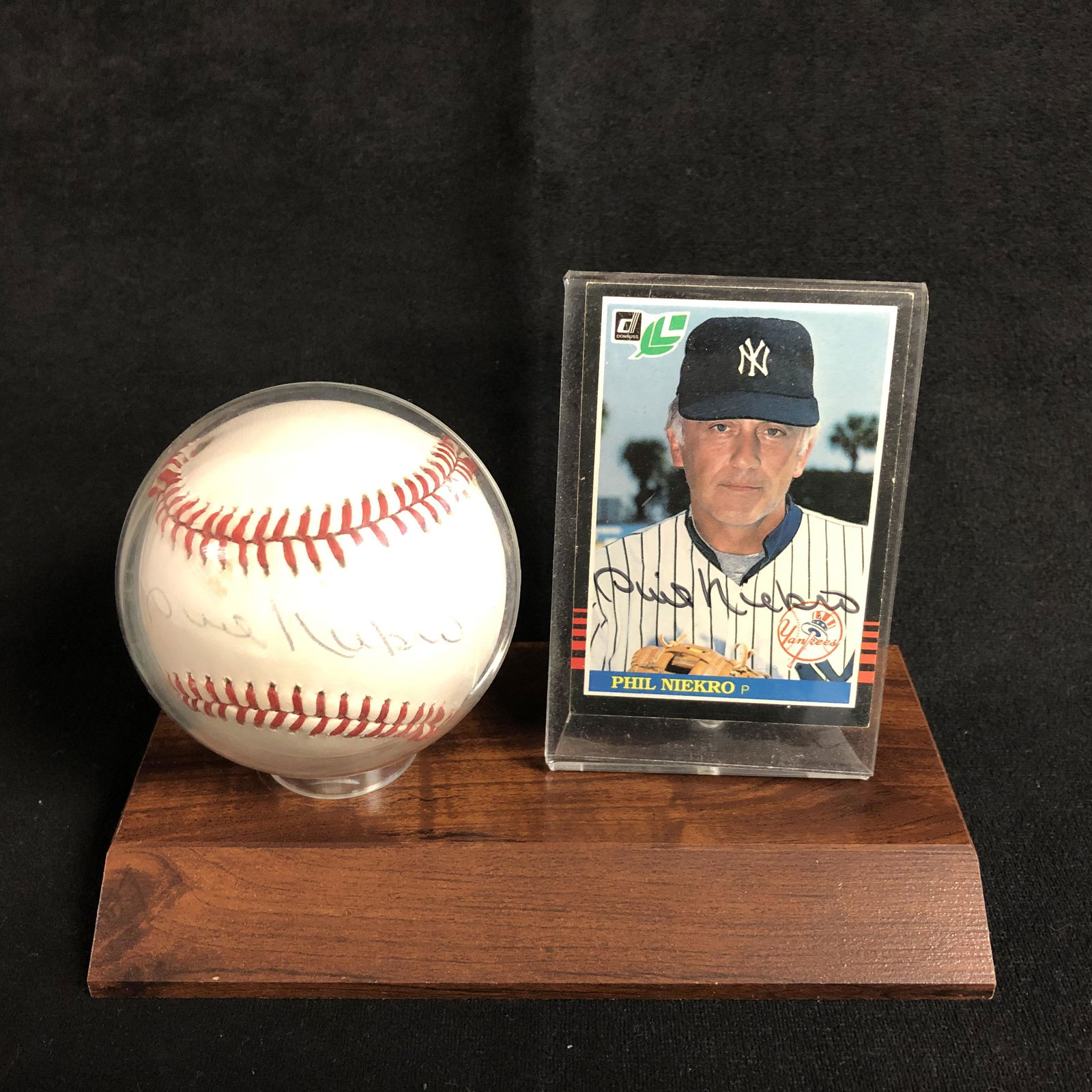 PHIL NIEKRO SIGNED BASEBALL & TRADING CARD (1 of 2)